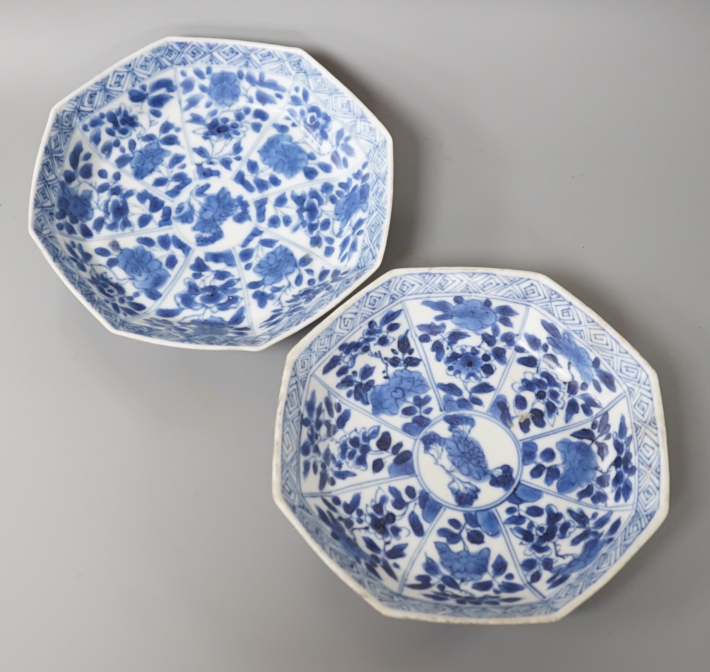 A pair of Chinese blue and white octagonal Vung Tau cargo dishes, 13 cms diameter.